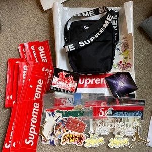 Supreme messenger bag ss18 black with sticker lot